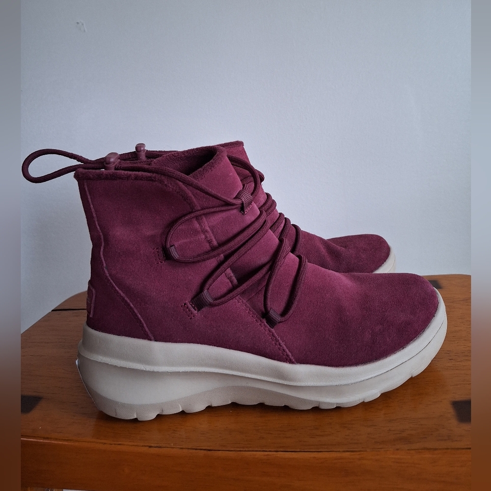 Skechers Women's Ultra GO Boots Wine Size 6